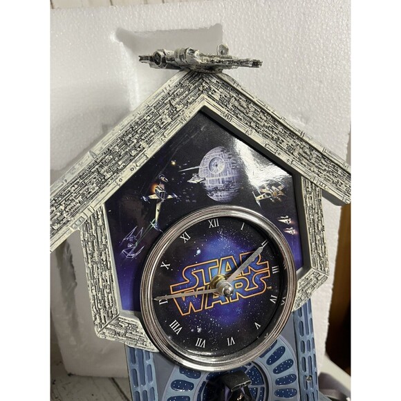 STAR WARS Sith Vs. Jedi Wall Clock With Light-Up Lightsabers - Picture 12 of 14